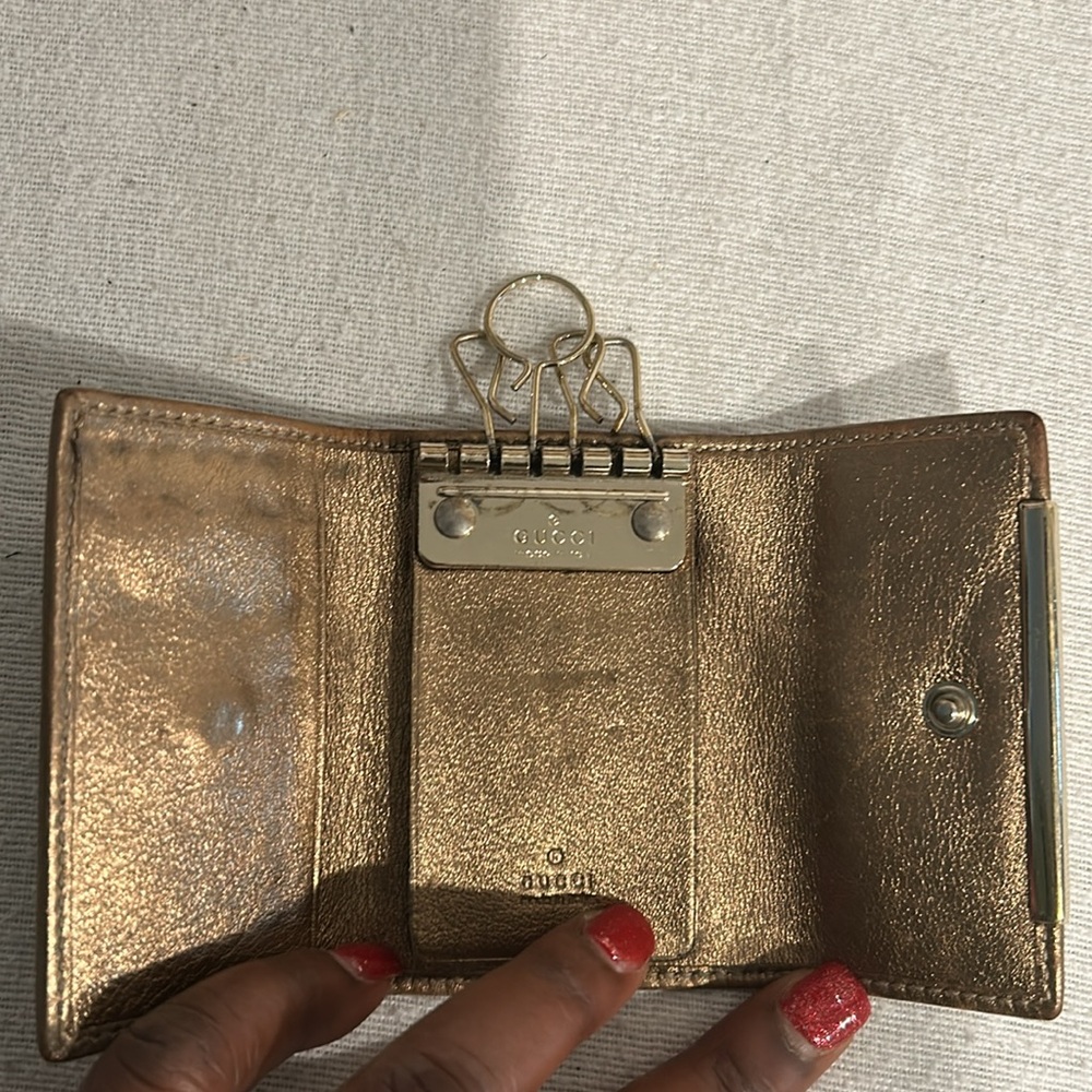Gucci GG Monogram 6 Ring Key Case, missing 2 hooks with box - Picture 9 of 13